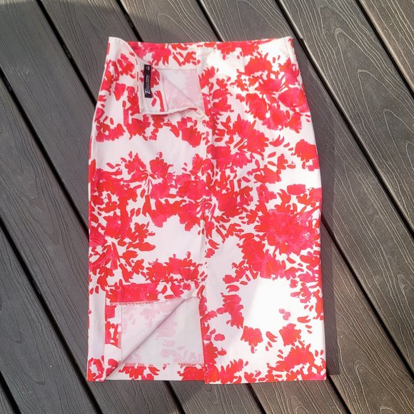 7th Avenue suiting collection Floral Skirt. Size 8,  EUC.  New York & Company - Picture 3 of 6